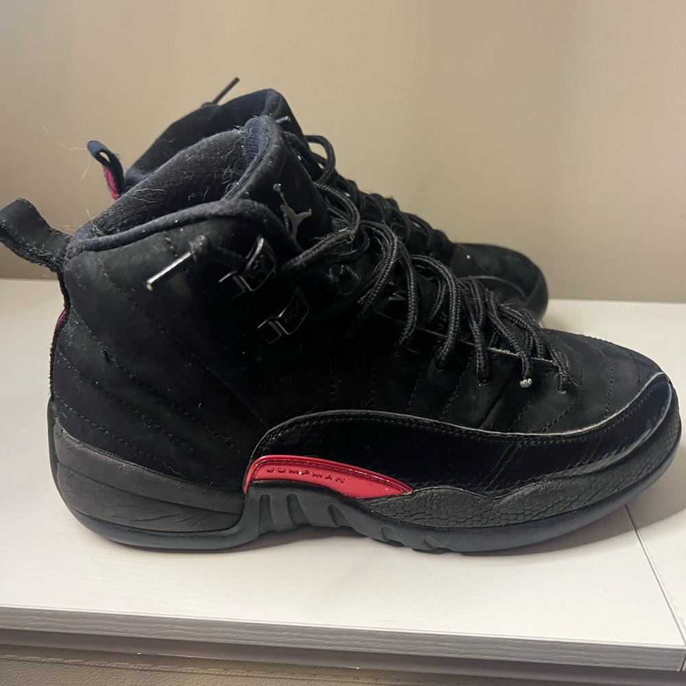 Jordan 12 retro Rush pink - kids 6 Womens 7.5